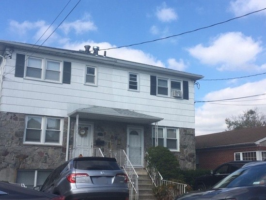 Single-family for Pre-foreclosure / auction Country Club, Bronx