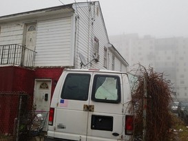 Home for Pre-foreclosure / auction Arverne, Queens