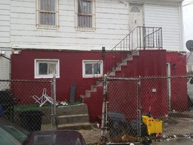 Home for Pre-foreclosure / auction Arverne, Queens