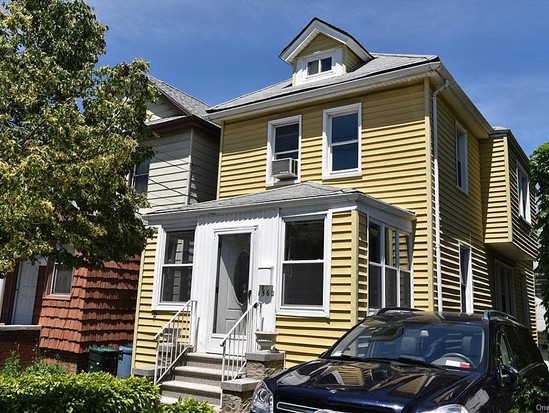 Single-family for Sale Morris Park, Bronx