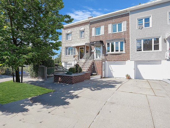 Single-family for Sale Throggs Neck, Bronx