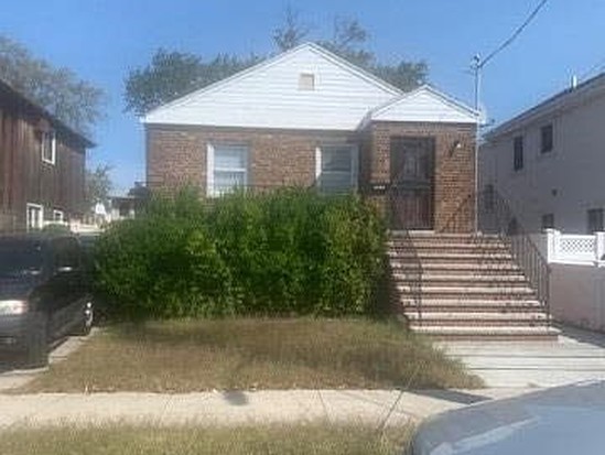 Single-family for Sale Howard Beach, Queens