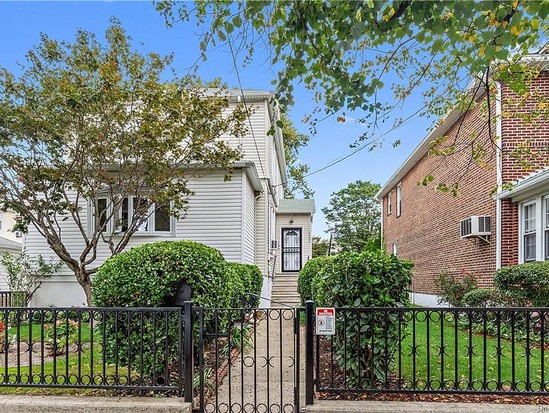 Single-family for Sale Morris Park, Bronx