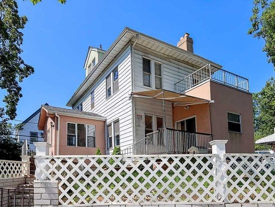 Single-family for Sale Kew Gardens, Queens