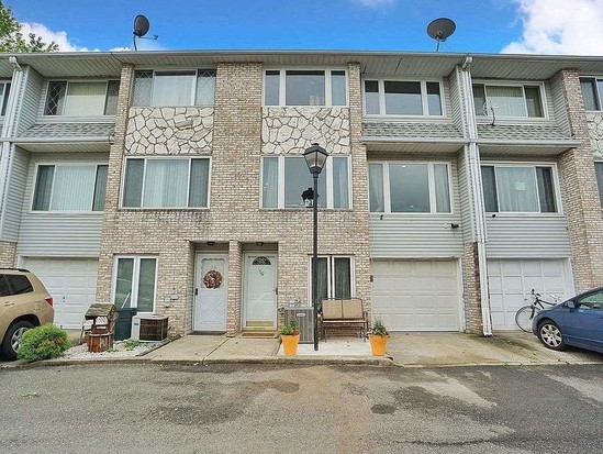 Townhouse for Sale Eltingville, Staten Island