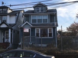 Home for Pre-foreclosure / auction Jamaica Hills, Queens