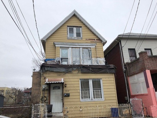 Single-family for Pre-foreclosure / auction Westchester Village, Bronx