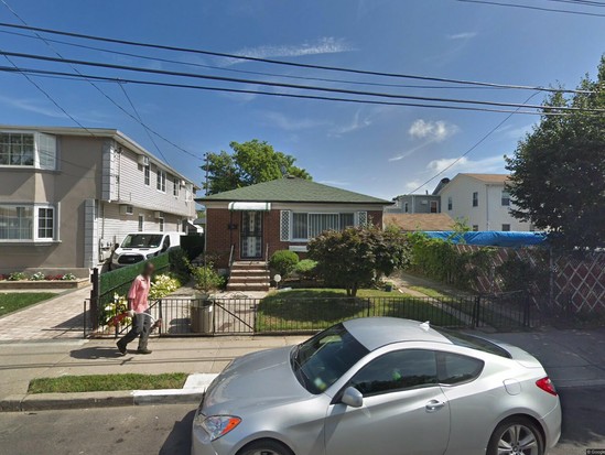 Single-family for Pre-foreclosure South Jamaica, Queens