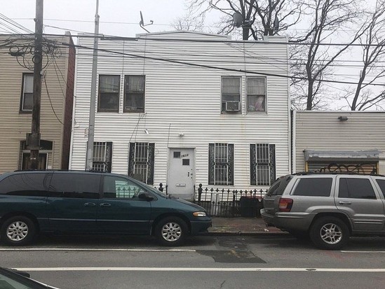 Single-family for Pre-foreclosure / auction Ridgewood, Queens