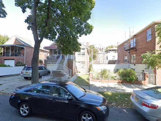 Multi-family for Pre-foreclosure Pelham Bay, Bronx