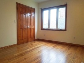 Home for Pre-foreclosure / auction Whitestone, Queens