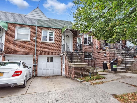 Townhouse for Sale Morris Park, Bronx