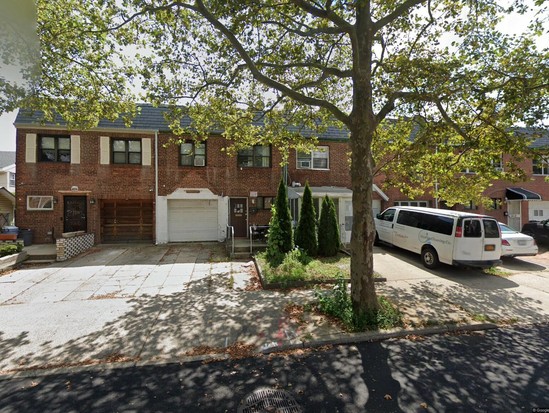 Single-family for Pre-foreclosure / auction Pomonok, Queens