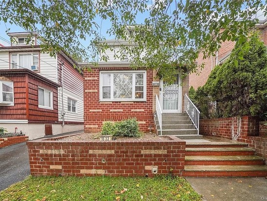 Single-family for Sale Morris Park, Bronx