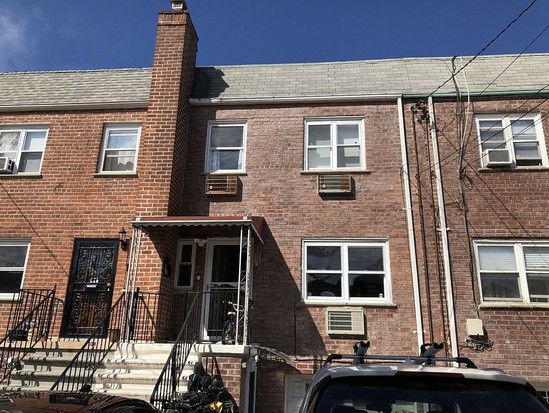 Townhouse for Sale Morris Park, Bronx