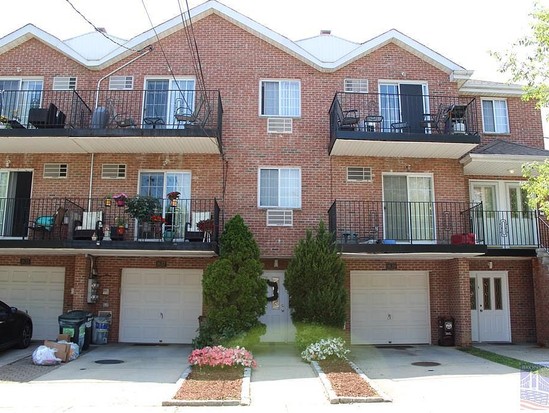 Multi-family for Contingent Morris Park, Bronx