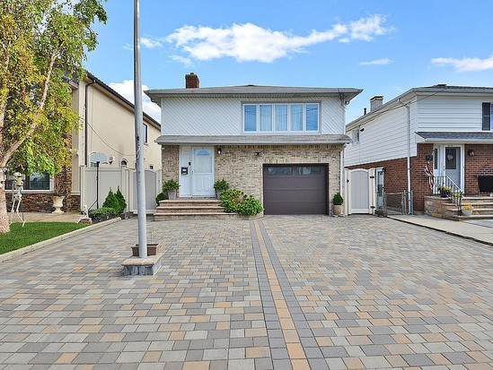 Single-family for Sale Howard Beach, Queens