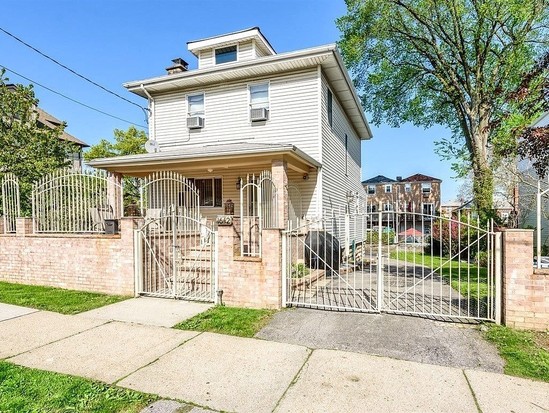 Single-family for Sale Country Club, Bronx