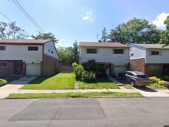 Single-family for Pre-foreclosure Clearview, Queens