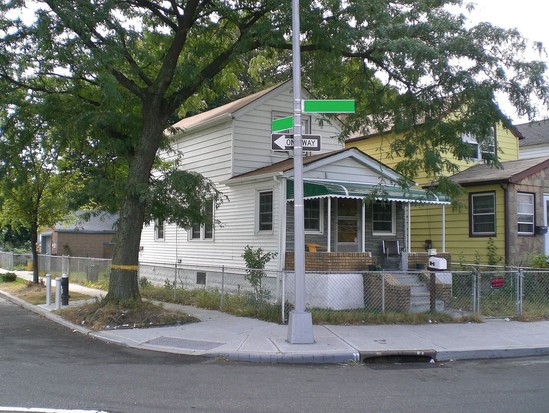 Single-family for Pre-foreclosure / auction Springfield Gardens, Queens