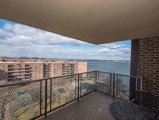 Condo for Sale Whitestone, Queens