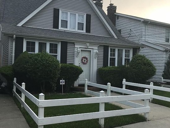 Single-family for Sale Marine Park, Brooklyn