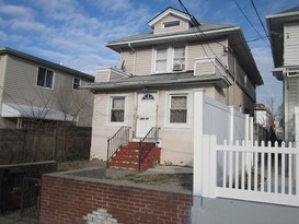 Home for Pre-foreclosure / auction St Albans, Queens