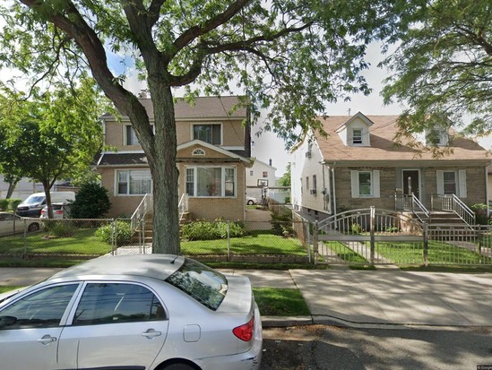 Single-family for Pre-foreclosure / auction Springfield Gardens, Queens