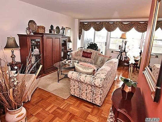 Condo for Sale Bayside, Queens