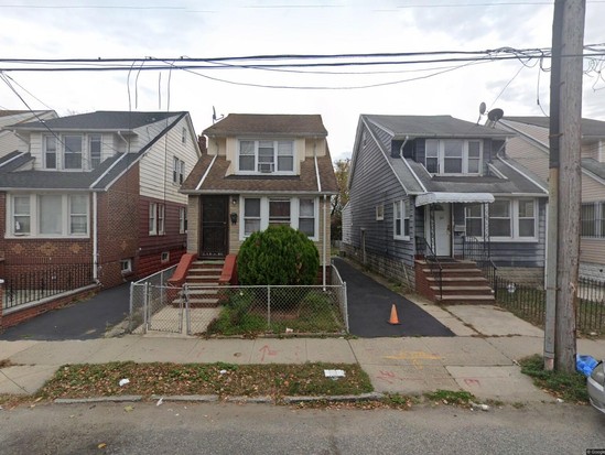 Single-family for Pre-foreclosure South Jamaica, Queens