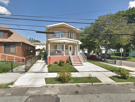 Single-family for Pre-foreclosure / auction Springfield Gardens, Queens