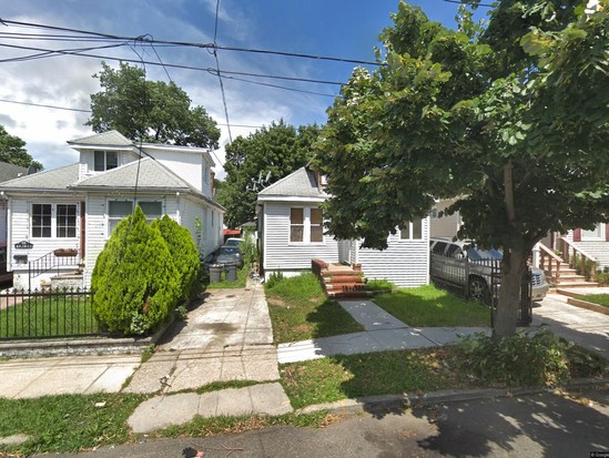 Single-family for Pre-foreclosure / auction South Jamaica, Queens