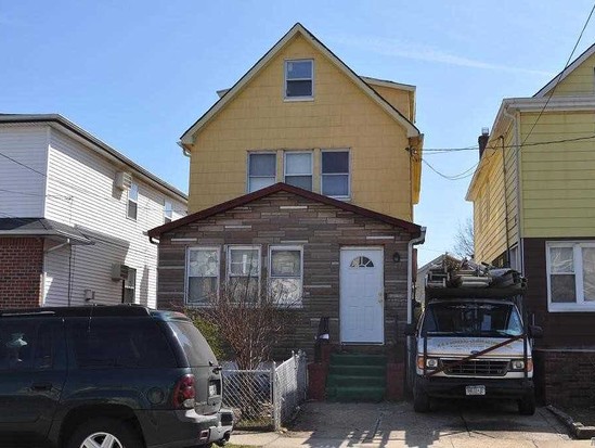 Multi-family for Pre-foreclosure / auction St Albans, Queens