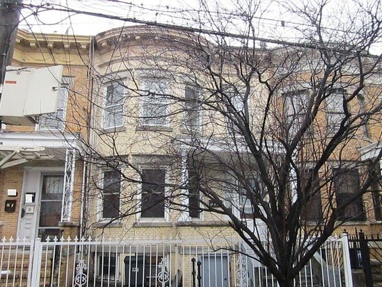 Single-family for Pre-foreclosure / auction East New York, Brooklyn