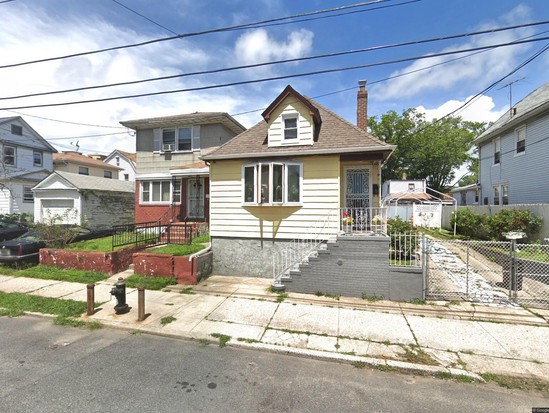 Single-family for Pre-foreclosure Springfield Gardens, Queens