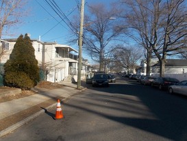 Home for Pre-foreclosure / auction Springfield Gardens, Queens