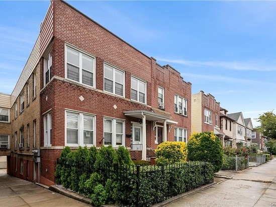 Multi-family for Sale Pelham Bay, Bronx