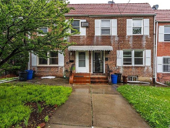 Townhouse for Sale Hillcrest, Queens