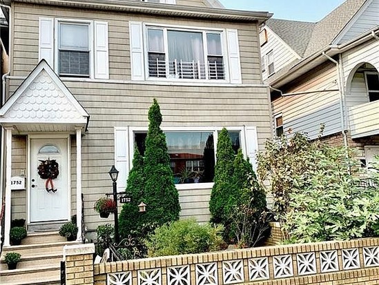 Single-family for Sale Bensonhurst, Brooklyn