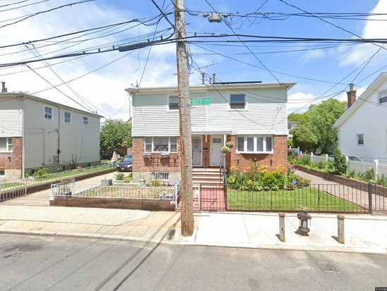 Single-family for Pre-foreclosure / auction Springfield Gardens, Queens