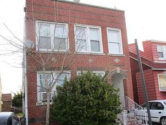 Single-family for Contingent Canarsie, Brooklyn