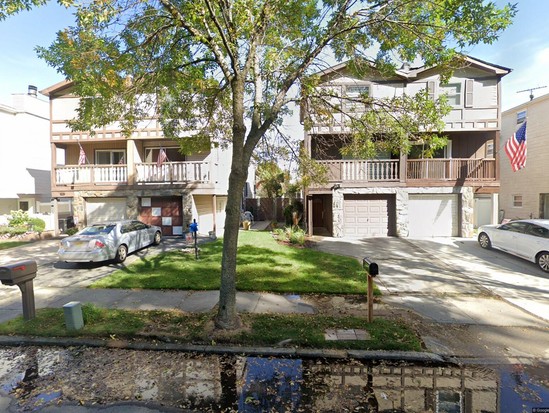 Single-family for Pre-foreclosure / auction Bulls Head, Staten Island