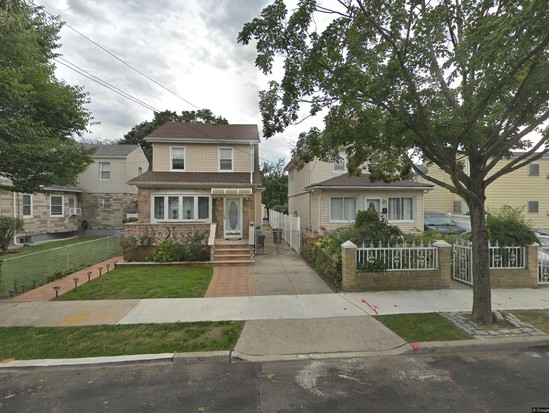 Single-family for Pre-foreclosure / auction Springfield Gardens, Queens