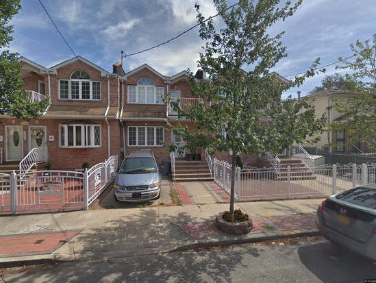 Single-family for Pre-foreclosure / auction Springfield Gardens, Queens