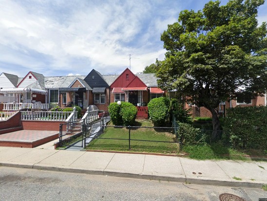 Single-family for Pre-foreclosure Springfield Gardens, Queens