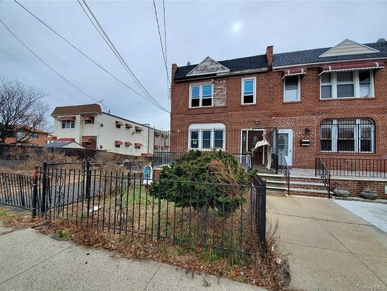 Multi-family for Sale Soundview, Bronx