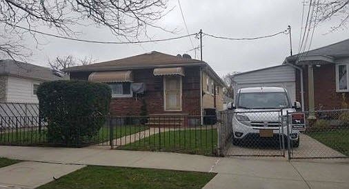 Single-family for Auction Springfield Gardens, Queens