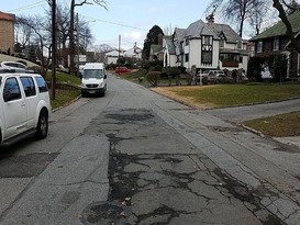 Home for Pre-foreclosure / auction Jamaica Estates, Queens