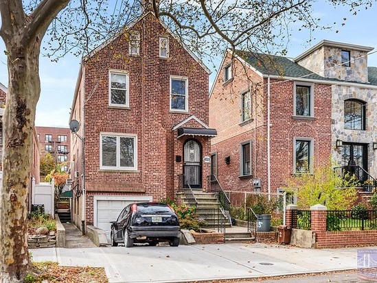 Single-family for Sale Morris Park, Bronx