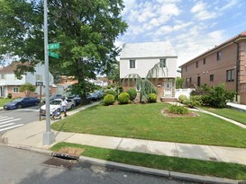 Home for Pre-foreclosure Fresh Meadows, Queens